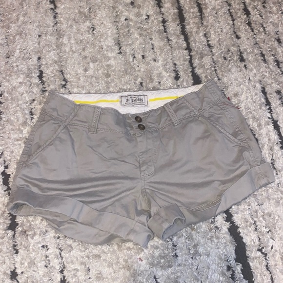 Old navy grey shorts size 4 1/2 in women’s - Picture 1 of 2